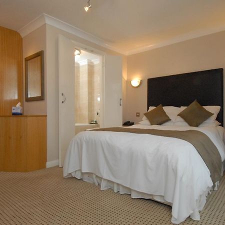 Barn Hotel London Ruislip Eksteriør billede