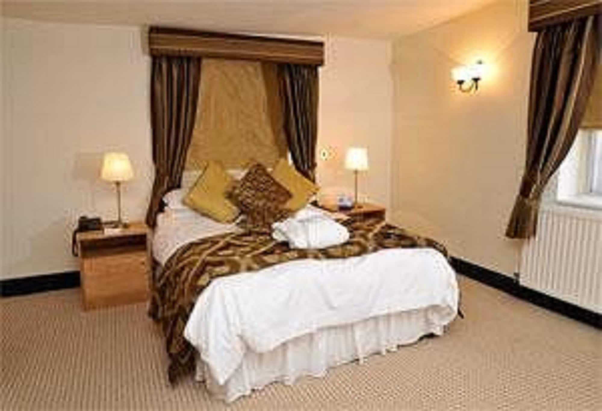 Barn Hotel London Ruislip Eksteriør billede