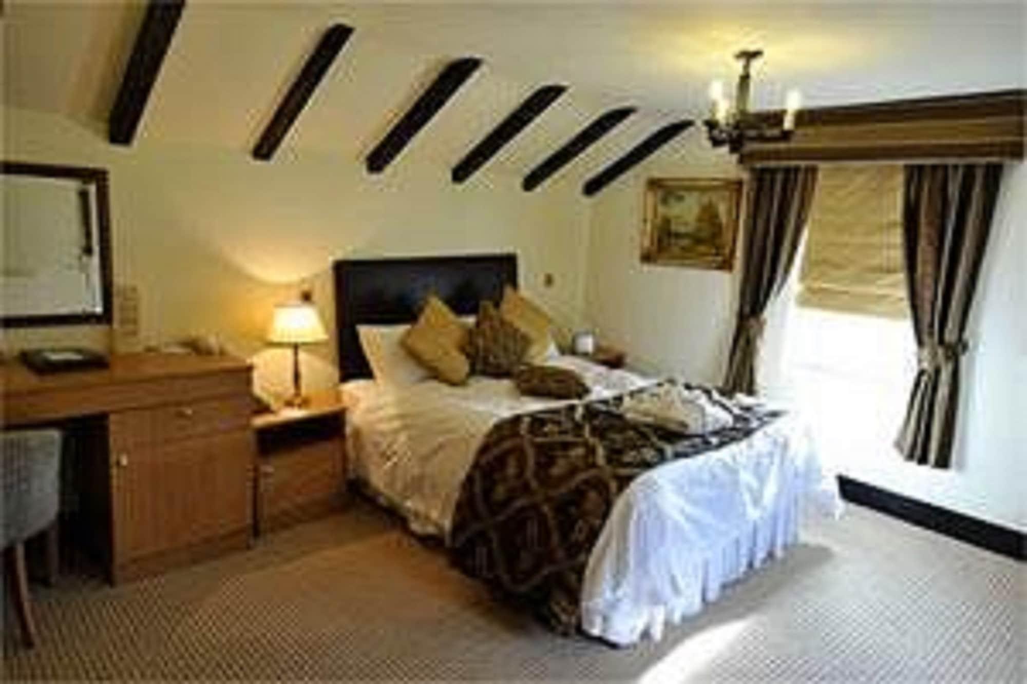 Barn Hotel London Ruislip Eksteriør billede