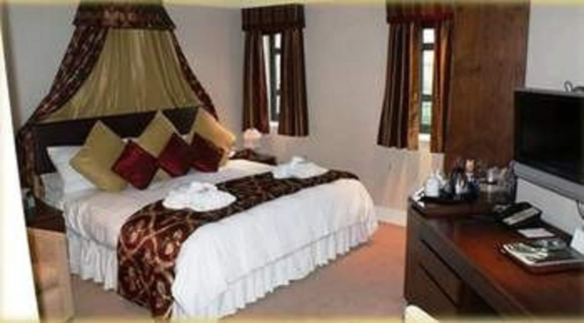 Barn Hotel London Ruislip Eksteriør billede