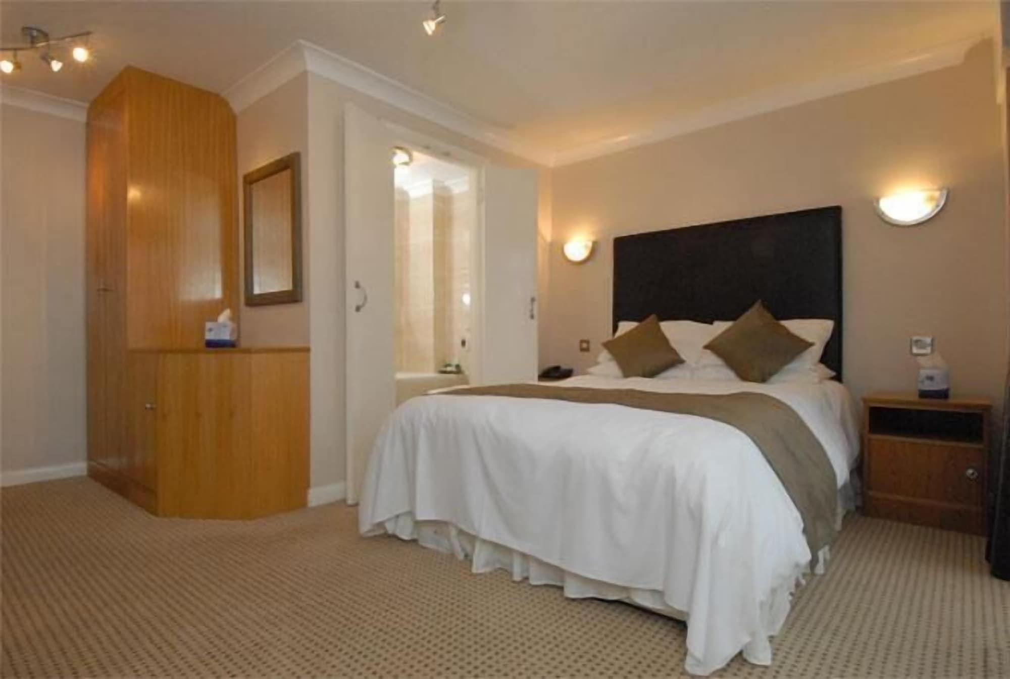 Barn Hotel London Ruislip Eksteriør billede