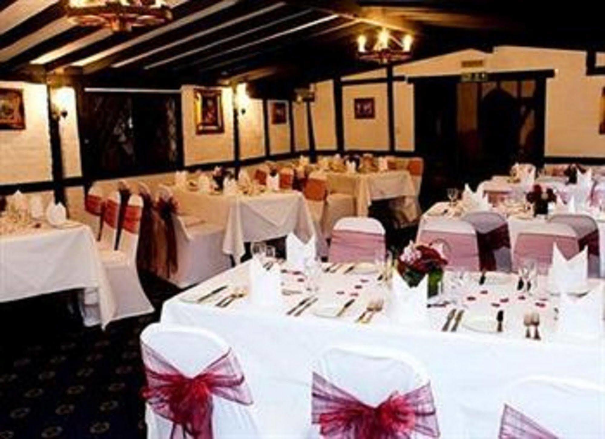 Barn Hotel London Ruislip Eksteriør billede