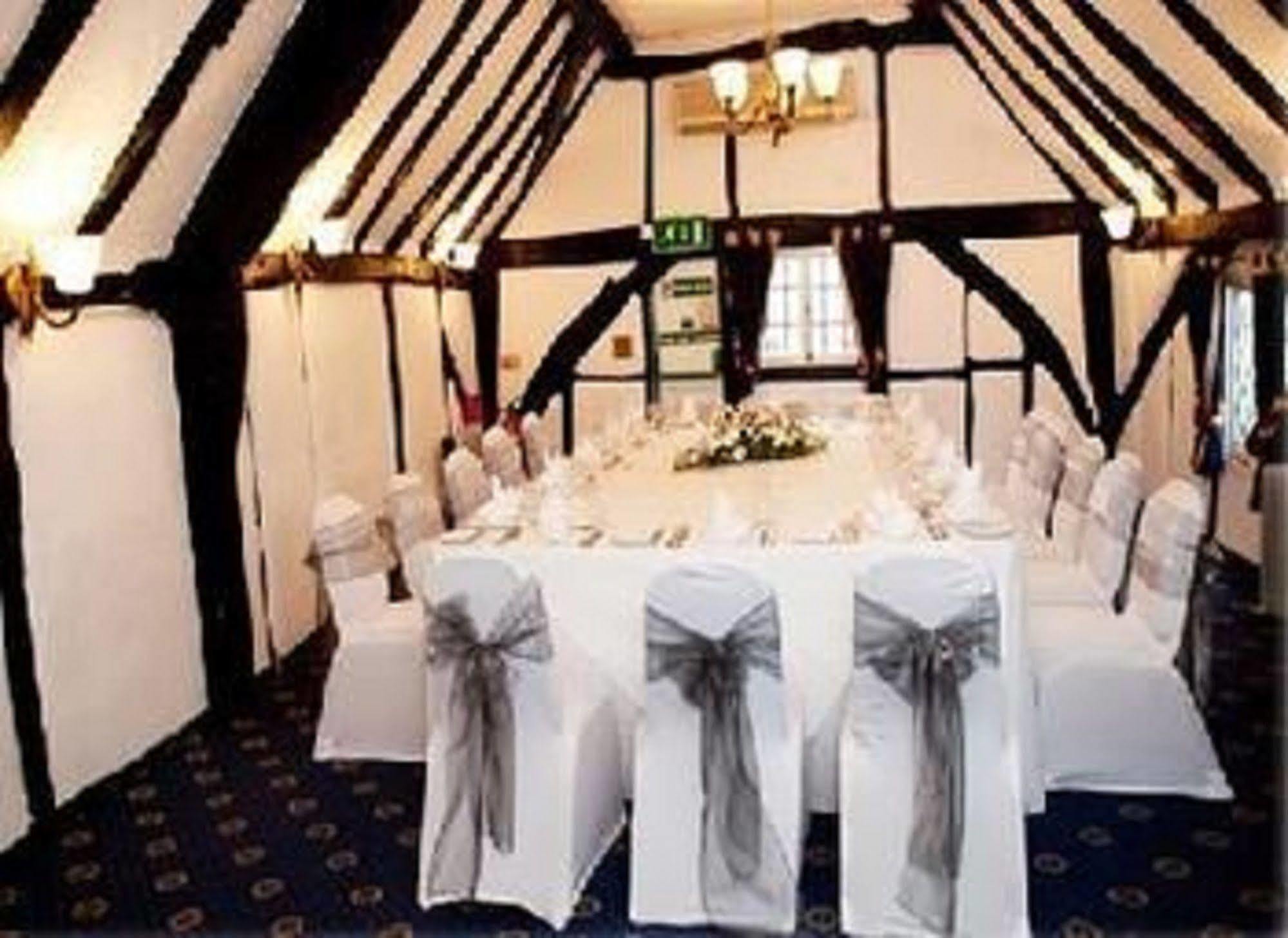 Barn Hotel London Ruislip Eksteriør billede
