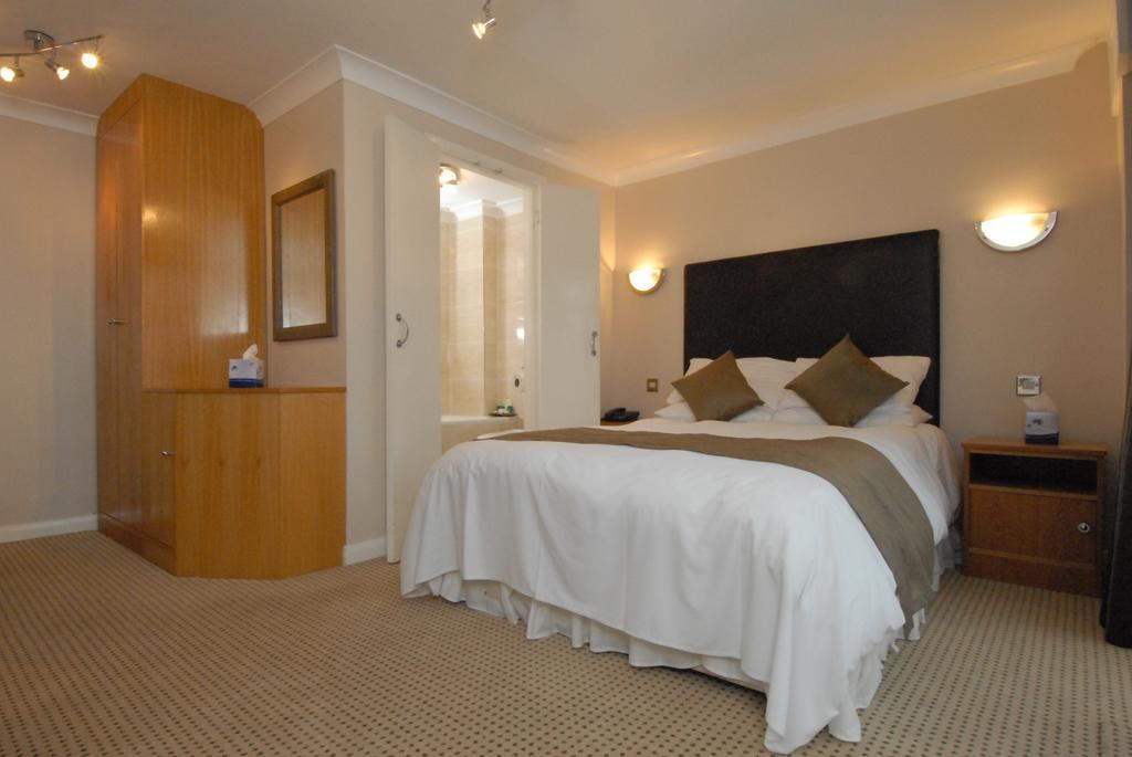 Barn Hotel London Ruislip Eksteriør billede