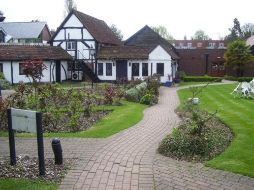 Barn Hotel London Ruislip Eksteriør billede